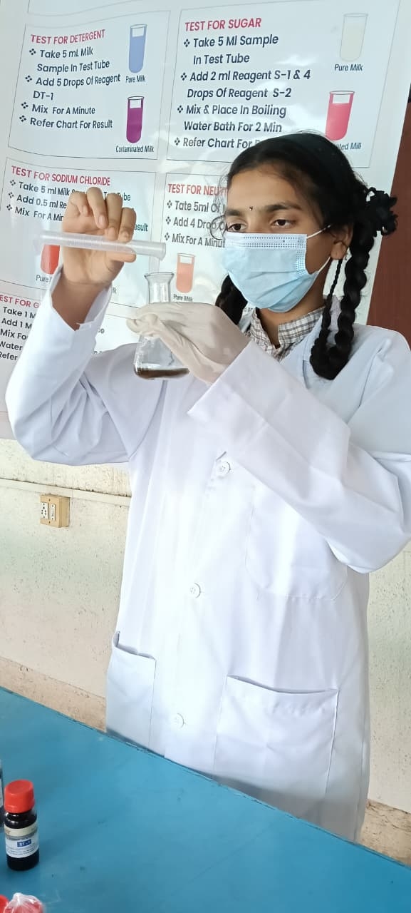 प्रोयोगशील विद्यार्थी slider8